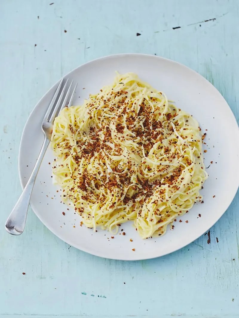 Cheesy pasta with crispy pangritata